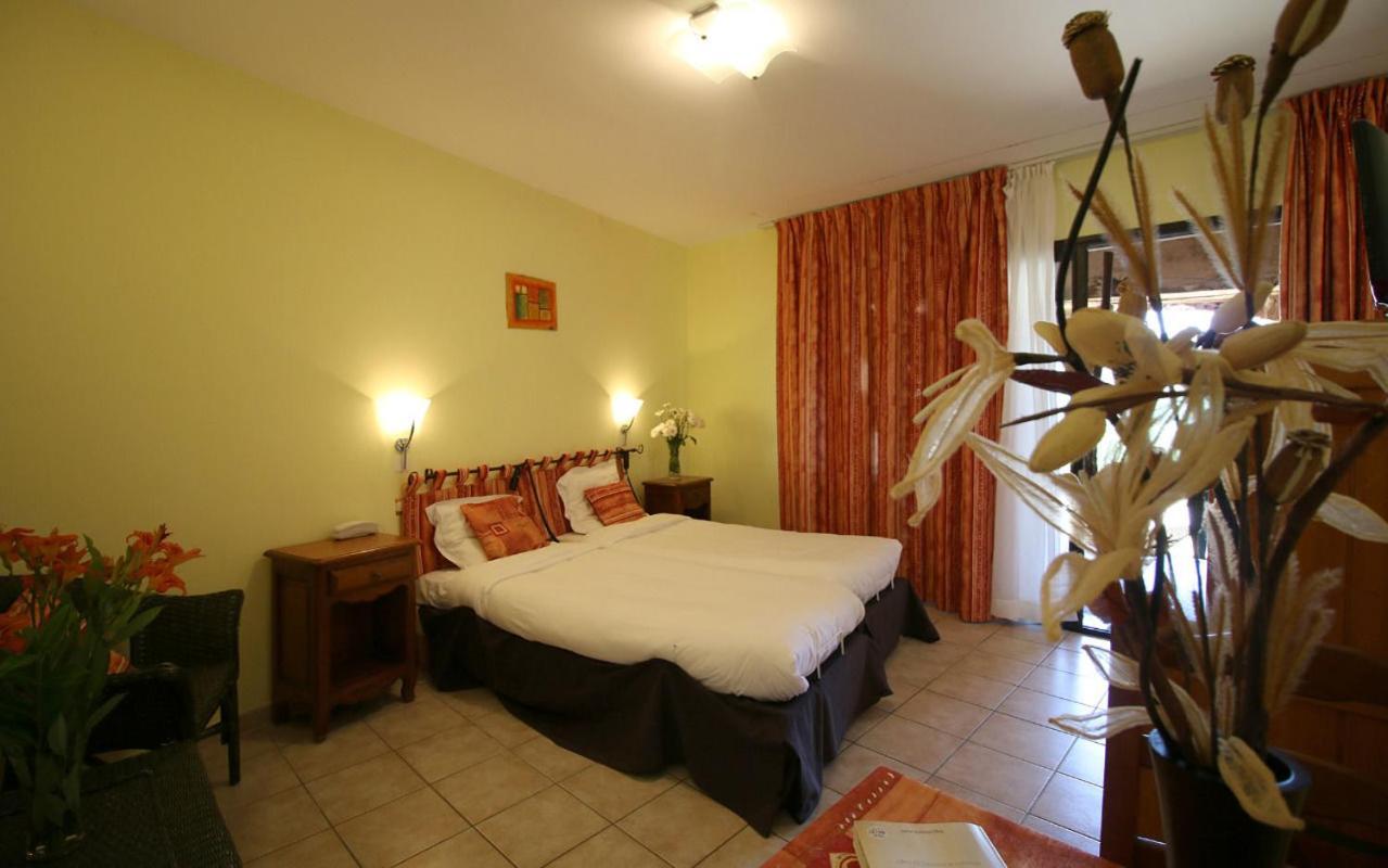 Logis Hotel-Restaurant La Mere Biquette Saint-Pons  Dış mekan fotoğraf