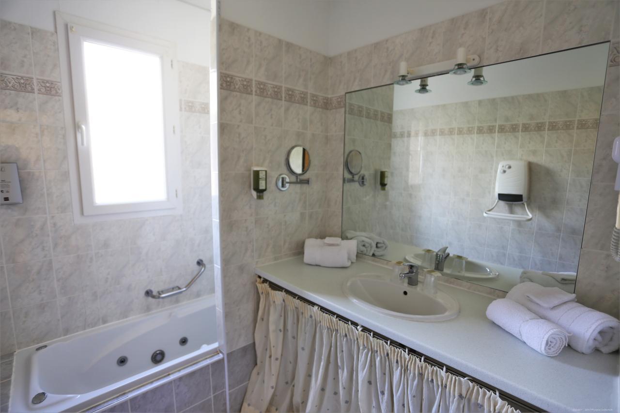 Logis Hotel-Restaurant La Mere Biquette Saint-Pons  Dış mekan fotoğraf